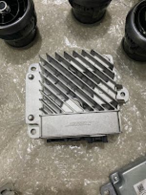Hộp amply bose gầm ghế mazda 6 2020-2026 GBEF 66A20A