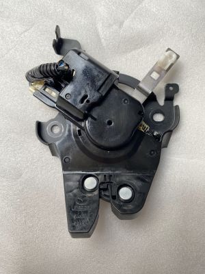 Ngàm ngậm cốp mazda 3 2015-2019