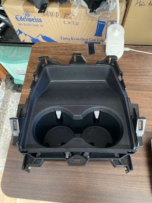 Khay để cốc ngăn để cốc mazda 3 2020-2027
