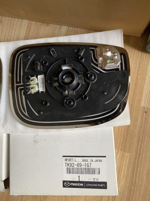 Mặt gương chiếu hậu bên trái có sấy, có cảnh báo mazda cx5 cx8 TK92 691G7